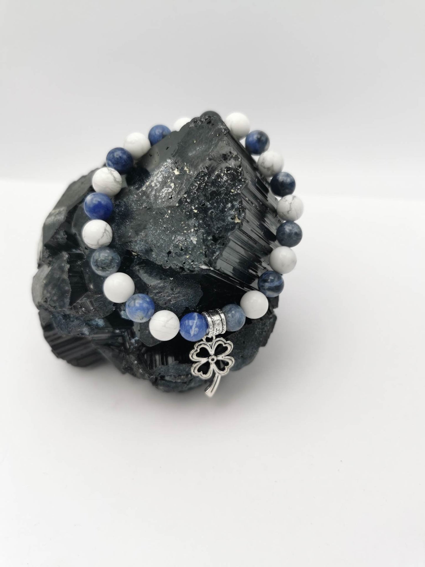 Bracelet SODALITE ET HOWLITE BLANCHE- 6 mm