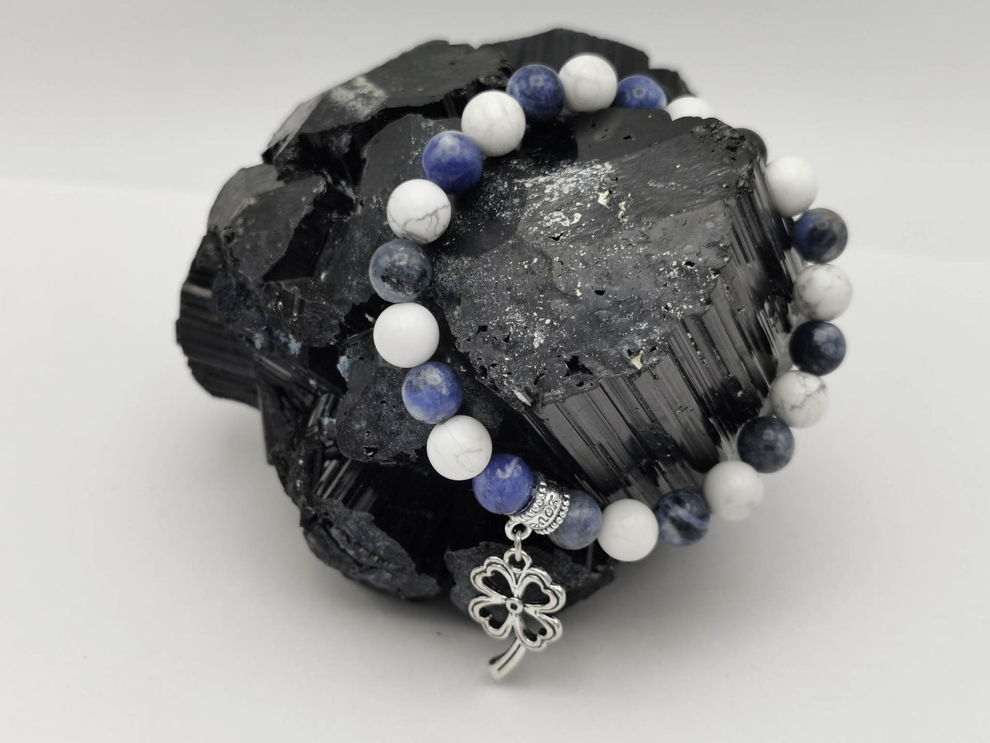 Bracelet SODALITE ET HOWLITE BLANCHE- 6 mm