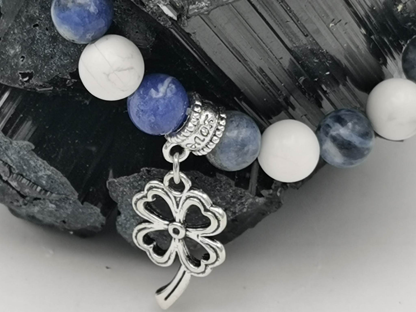 Bracelet SODALITE ET HOWLITE BLANCHE- 6 mm
